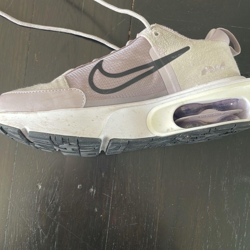 Nike Air Max Womens - Lightly Worn - Picture 4 of 6
